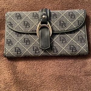 Dooney & Bourke wallet